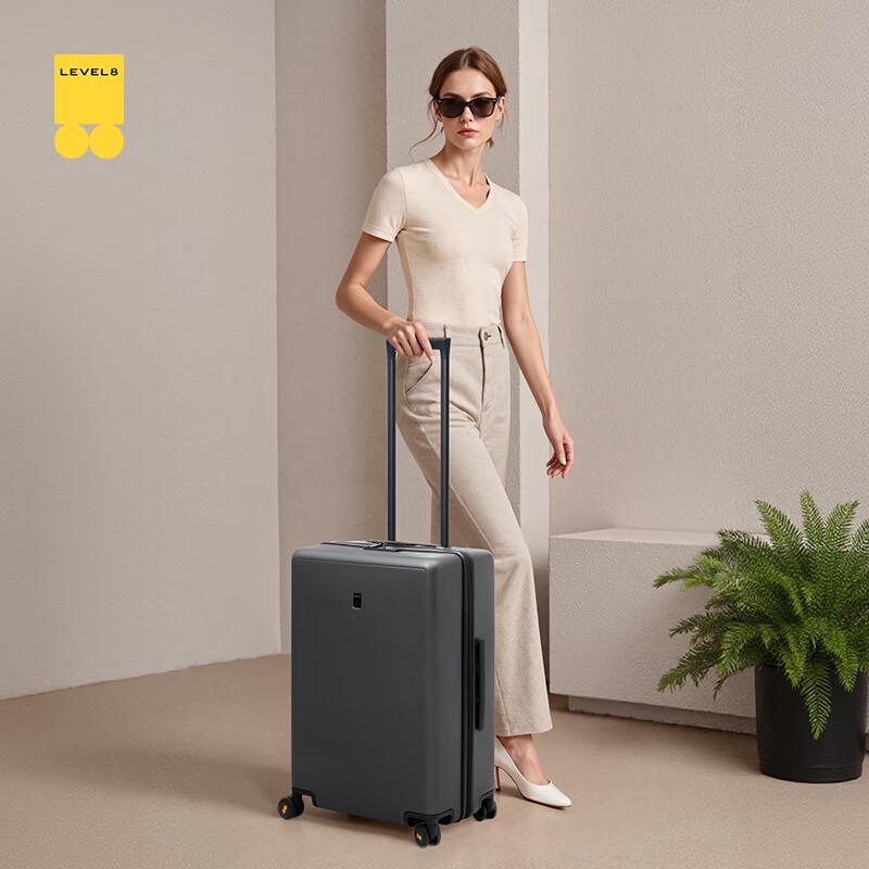 LEVEL8 Traveler PC Spinner Luggage