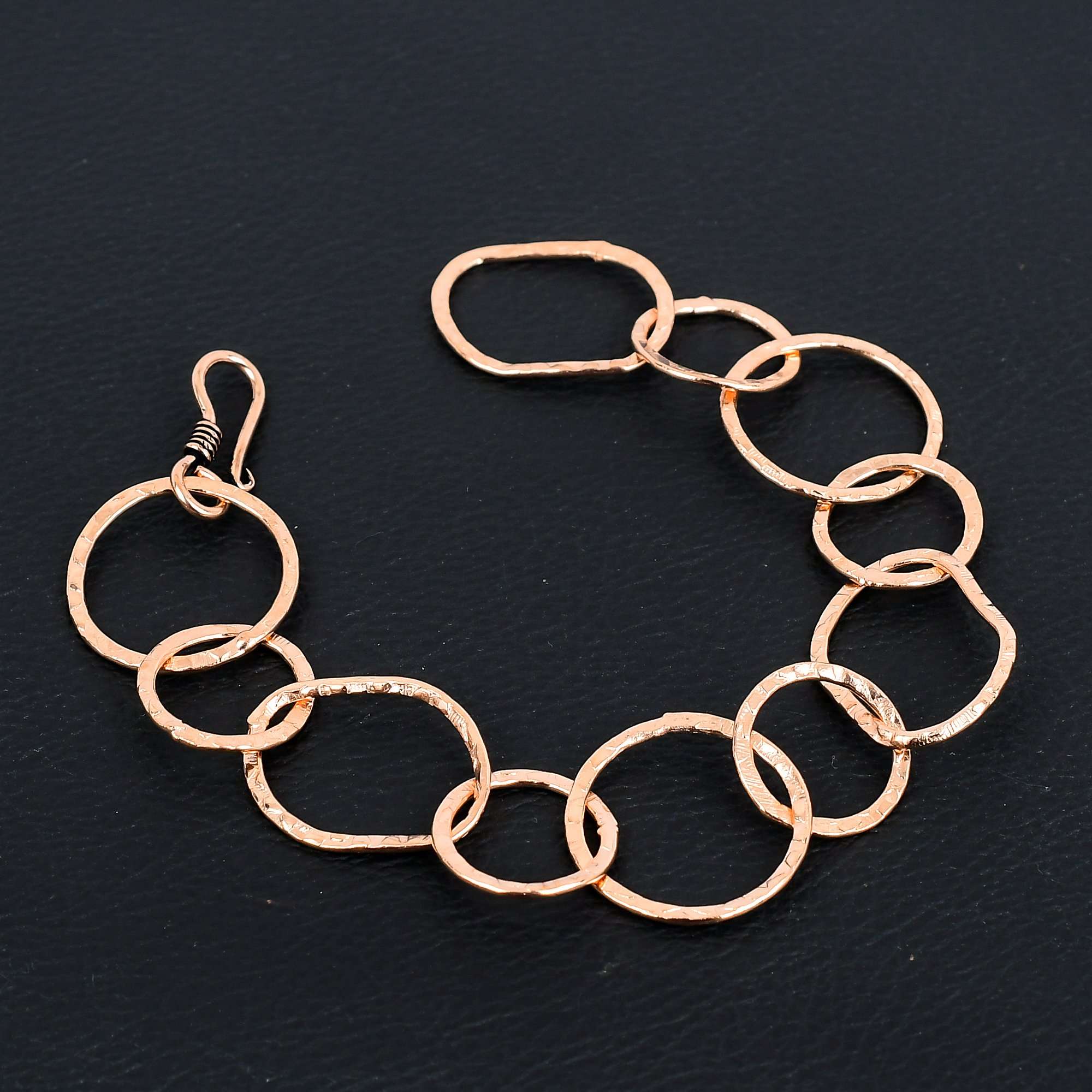 

Длинное ожерелье из кованой чистой меди с маленькими и большими круглыми овальными звеньями, минималистские украшения, медные украшения ручной работы для нее/него