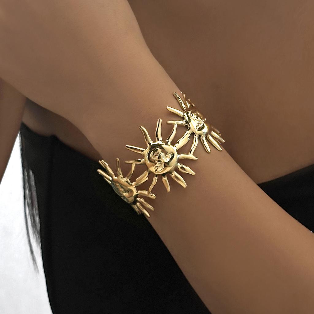 Stainless Steel Metal Shell Starfish Bracelet for Women Vintage Exaggerated Flower Wide Cuff Bangle Girls Beach Party Jewelry