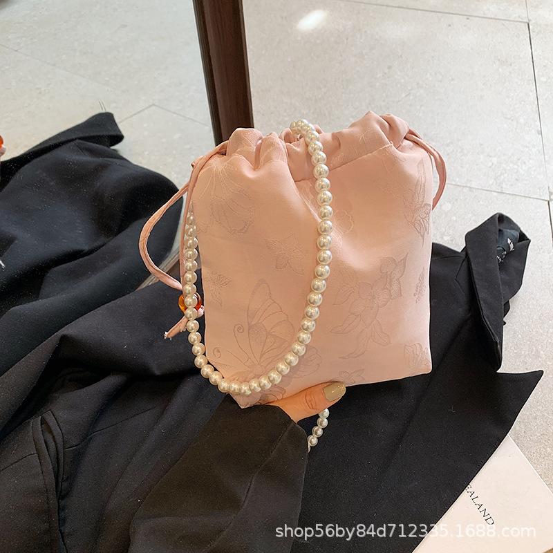 

Женская сумка большой вместимости 2025 весна и лето новая универсальная сумка через плечо с бисером премиальная текстура сумка-ведро женская розовый