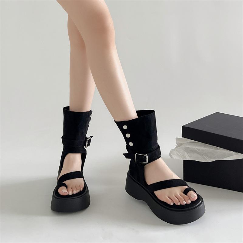 Queen Fan retro thick-soled one-word sandals for women's summer wear 2025 new high-end cover toe heightening cool boots
