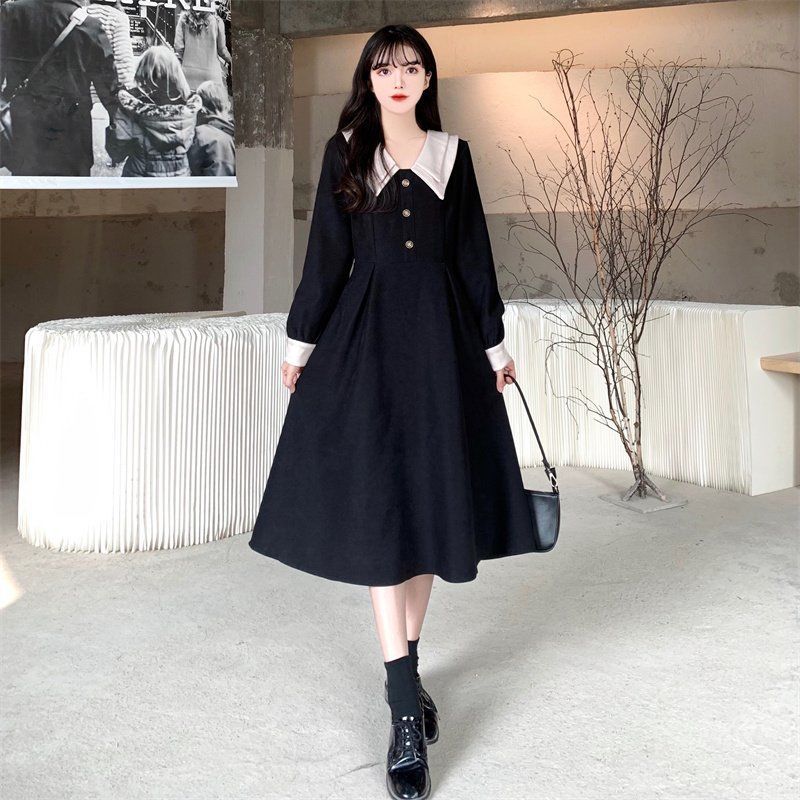 Oversized damekjole i retro hoffstil for høst og vinter med dobbel krage og midjebånd, temperament over knelengde skjørt