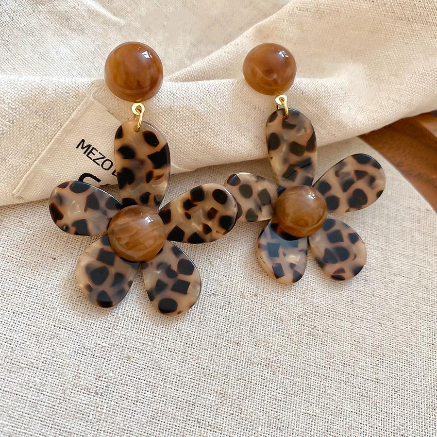 Vintage Ethnic Silver Needle Diamond Inlaid Round Flower Acrylic Resin Stud Earrings for Women