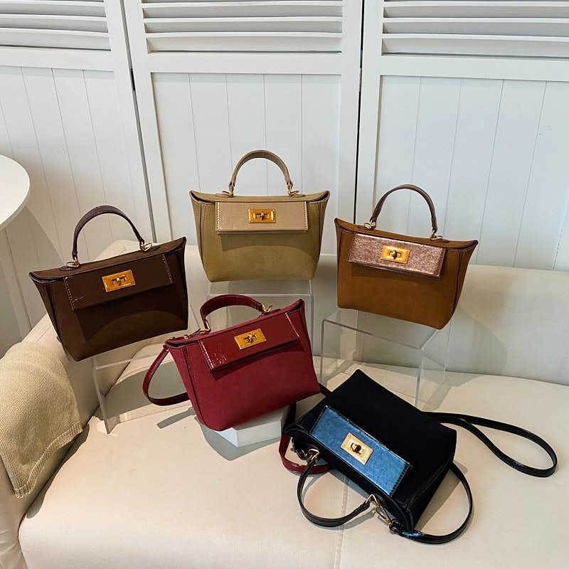 The new high-end sense bag contrasting colors, the messenger women's bag carried by the Kell wing bag.