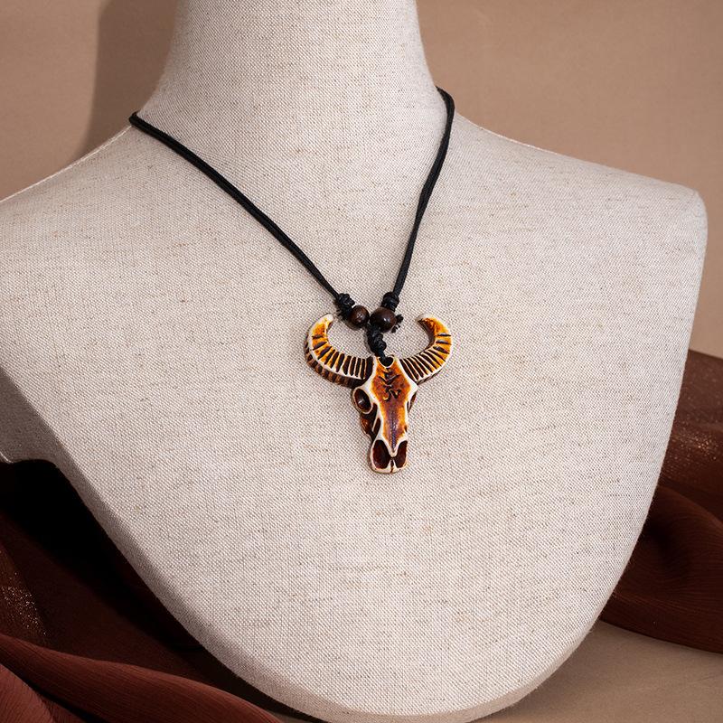 Retro Ethnic Style Niche Men'S And Women'S Collarbone Chain, Pendant Necklace, Shark Tooth Sweater Chain, Imitation Ivory Adjustable Necklace.