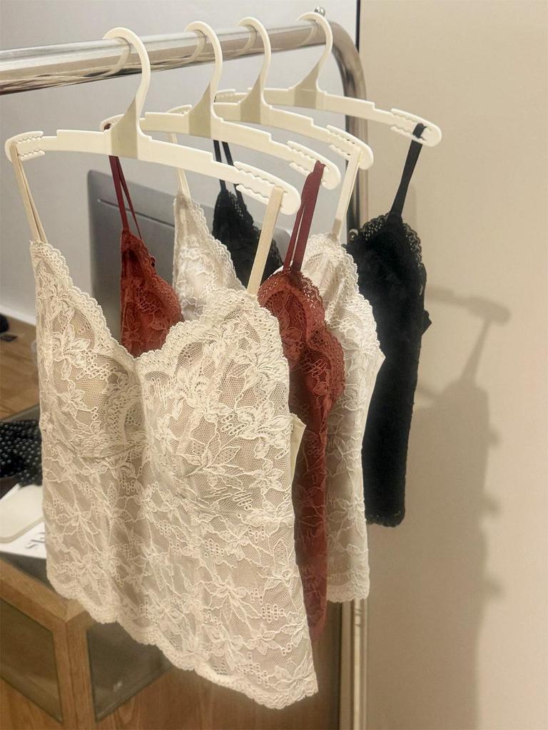 2026 French Lace V-Neck Camisole with Chest Pads - Slimming Beautiful Back Tank Top