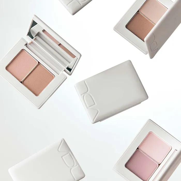 

IceStain Essential Duo теней 01 Basic Brown