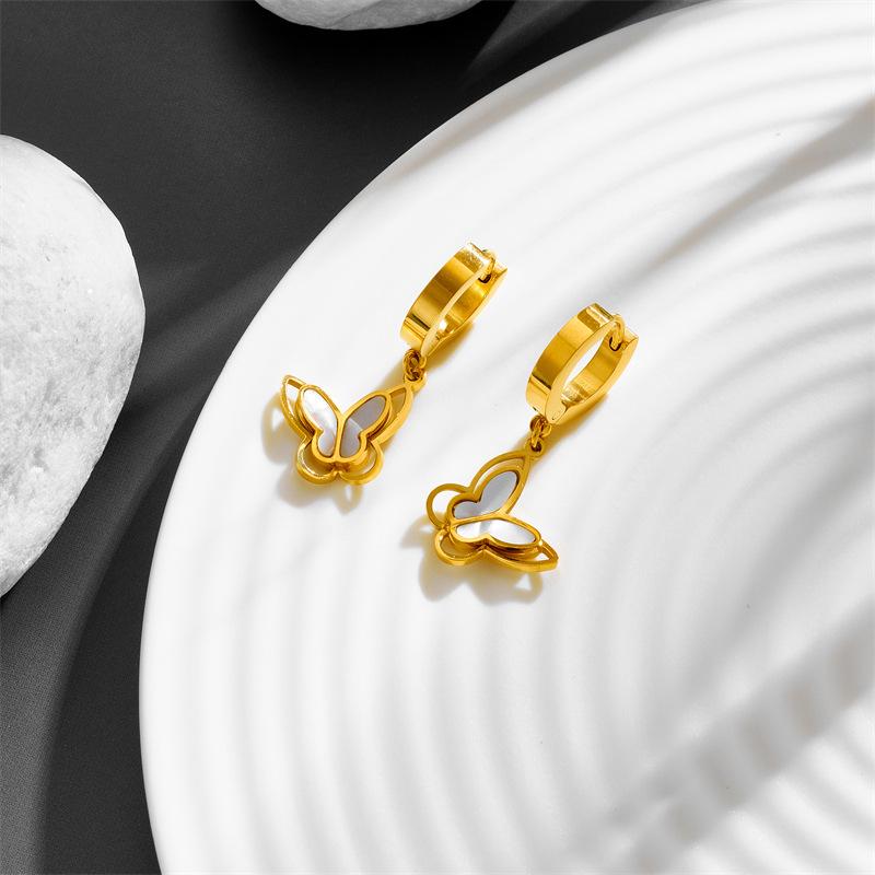 2023 Nowe Letnie Modne Kolczyki ze Stali Nierdzewnej Zimny Wiatr Kolczyki z Muszlą i Motylem Damskie Niszowe Design Wysokiej Jakości Biżuteria