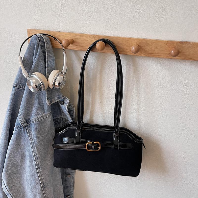 Autumn and winter popular niche suede bag 2025 new messenger bag commuter versatile women's shoulder armpit bag