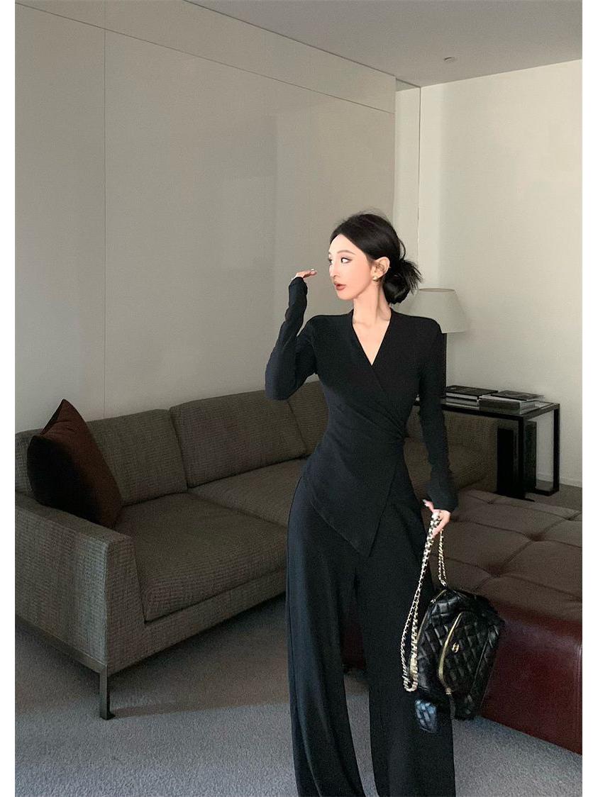 

Women s Autumn Slimming Two-Piece Set: Long-Sleeved V-Neck Top & Casual Wide-Leg Pants Large