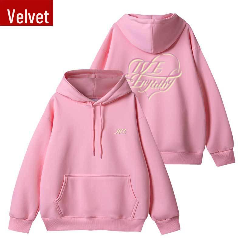 Hanorac IVE Empathy: Hanorac larg cu imprimeu, căptușit cu fleece subțire, perfect pentru toamnă și iarnă.