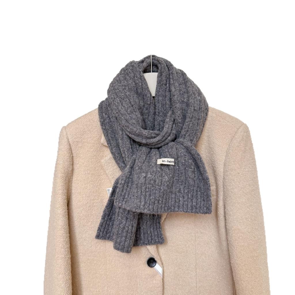 Spot autumn and winter women's models include blended scarves, eight-character twist to keep warm, and thickened versatile scarves.