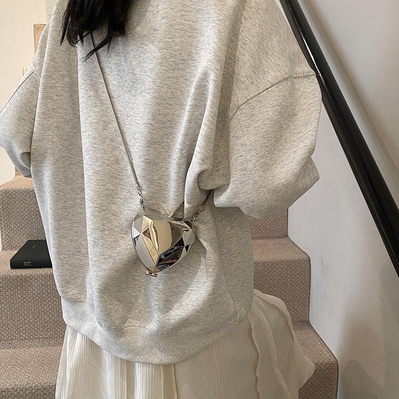 Beautiful Love Bag Trend Simple European and American Niche Design 2025 Foreign Style Fashionable Personality Oblique Span Bag Shoulder Bag