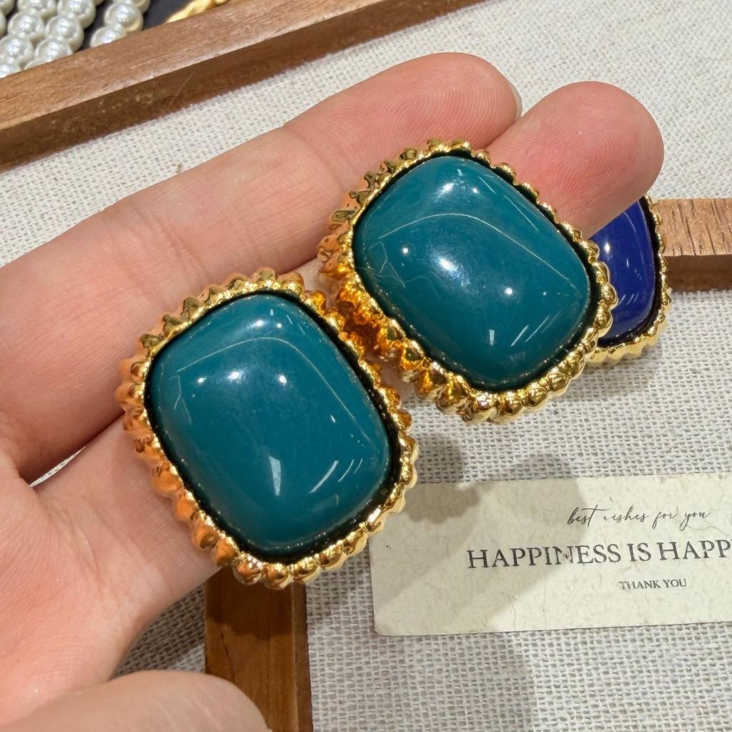 French Retro Large Square Resin Gemstone Unique Earrings Women'S 2026 High-End Sense Of Beautiful Stud Earrings