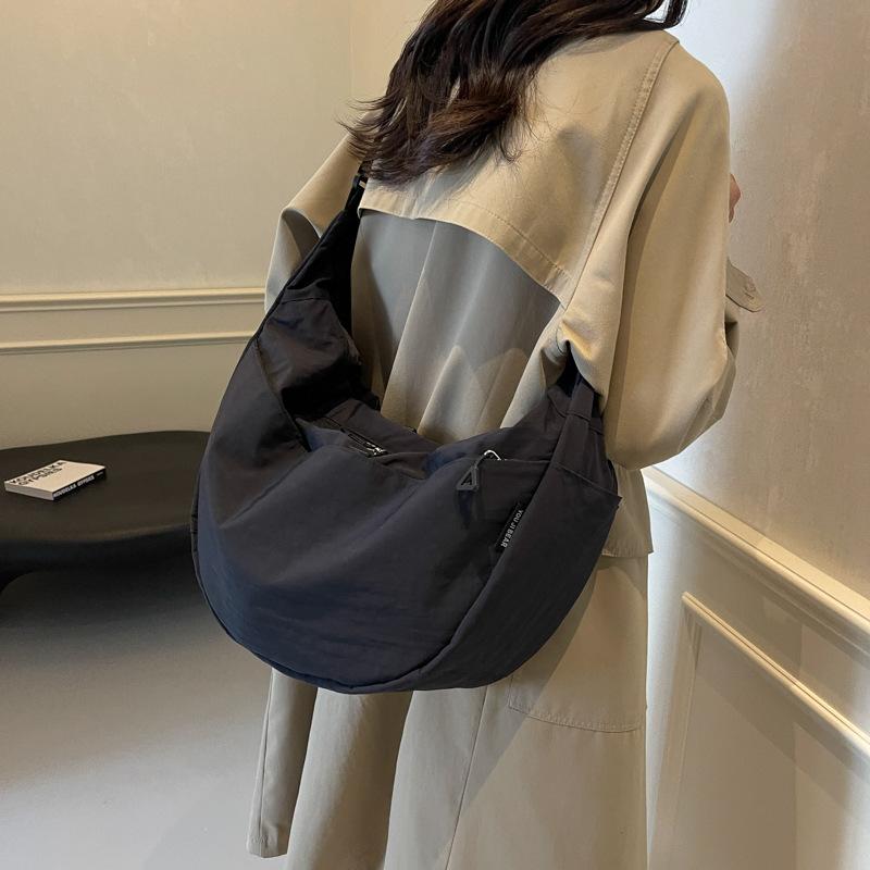 Crossbody Bag 2025 Spring New Simple and Fashionable Personalized Commuter Women's Bag Niche Design Solid Color Shoulder Dumpling Bag