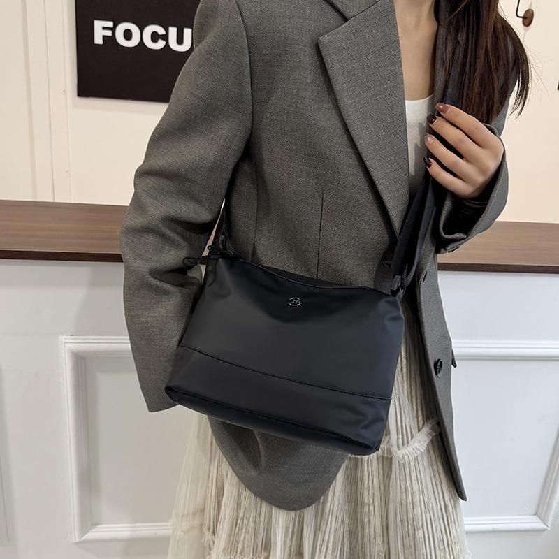Casual simple and fashionable waterproof one-shoulder messenger bag female handwritten multi-layer nylon cloth urban cycling square bag versatile