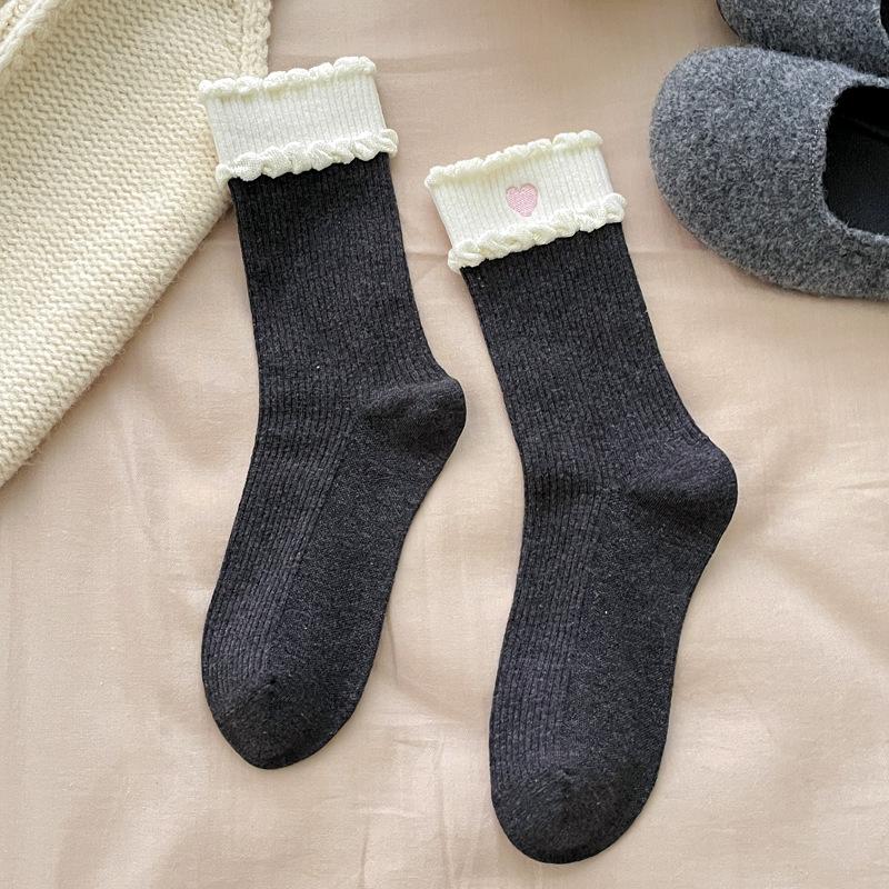 

2025 Autumn Korean Style Women s Mid-Calf Socks - Embroidered Heart, Versatile Preppy Double-Layer Lace Ruffle Design One Size
