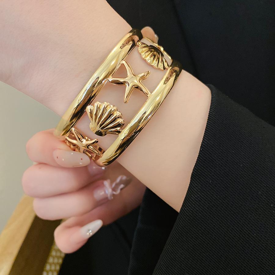 New Fashion Ocean Series Bangle Women Starfish Shell Hollow Open Cuff Bracelet Minimalist Vacation Style Travel Jewelry Gifts
