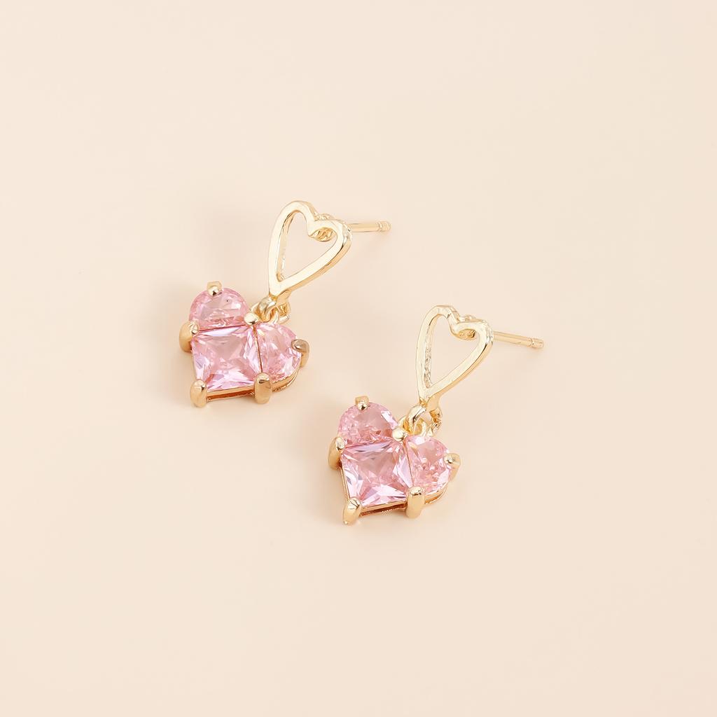 Sweet, cool and gentle zircon love stud earrings, small, fresh and sweet ins style versatile earrings.