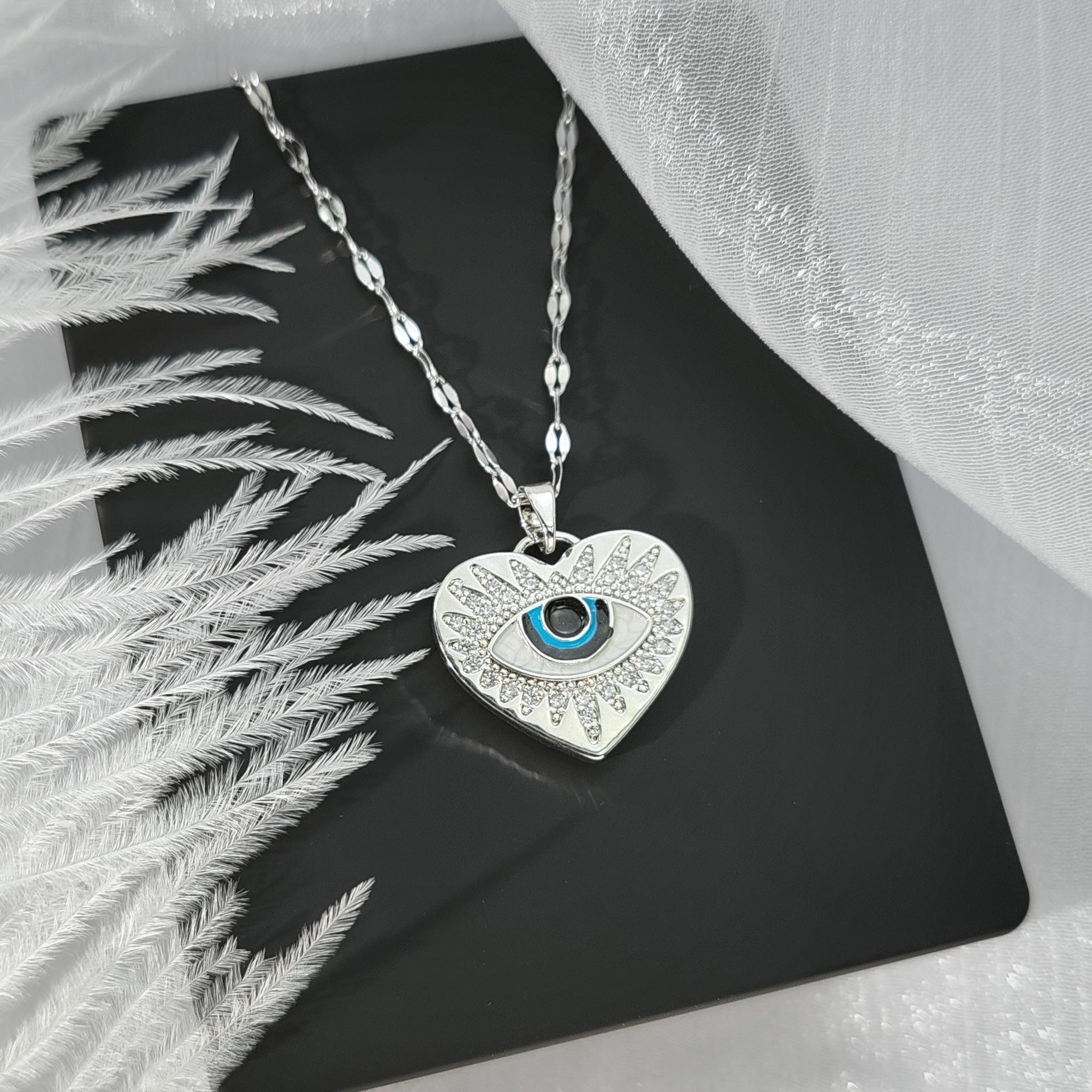 

Titanium Steel Devil S Eye Necklace Female Design Personalized Versatile Heart-Shaped Zircon Pendant Clavicle Chain