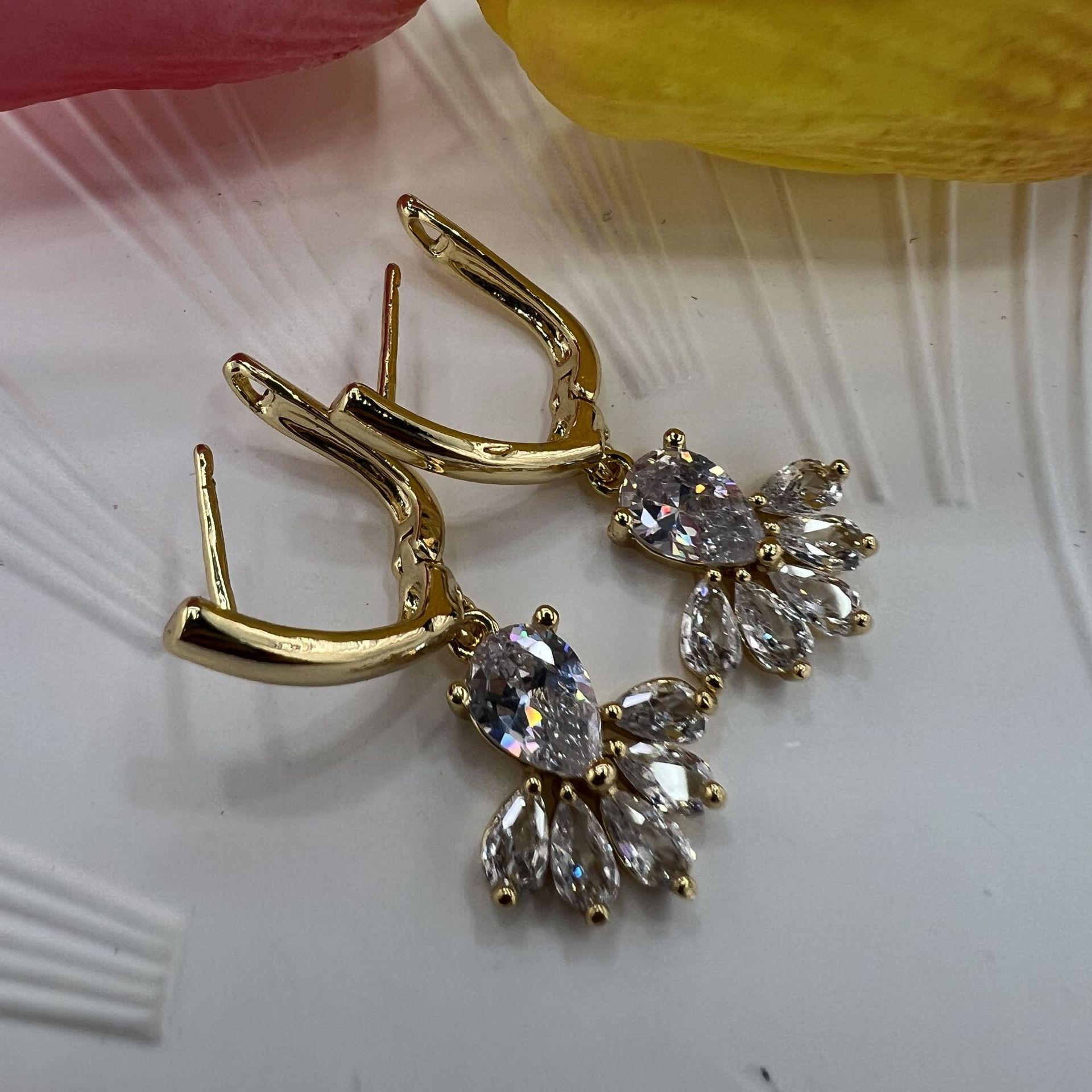 

Tide Goldfish Earrings: S925 Silver, Gold-Plated Copper, Micro-Inlaid Zircon Ear Drops for Women. золотой