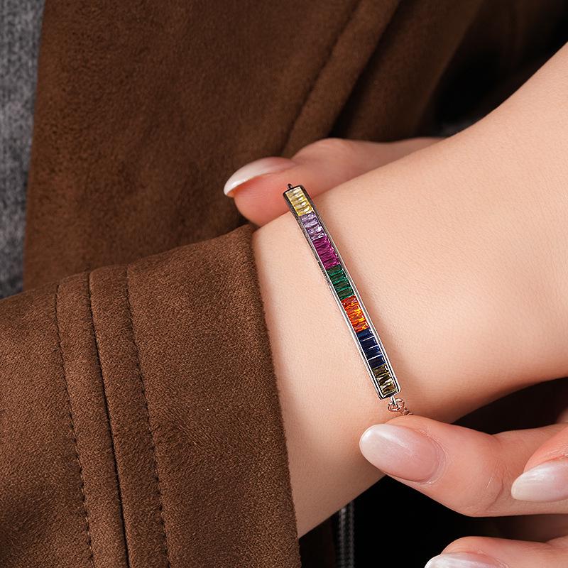 Zircon Flower Geometric Open Bangle: Elegant Retro Bracelet for Women