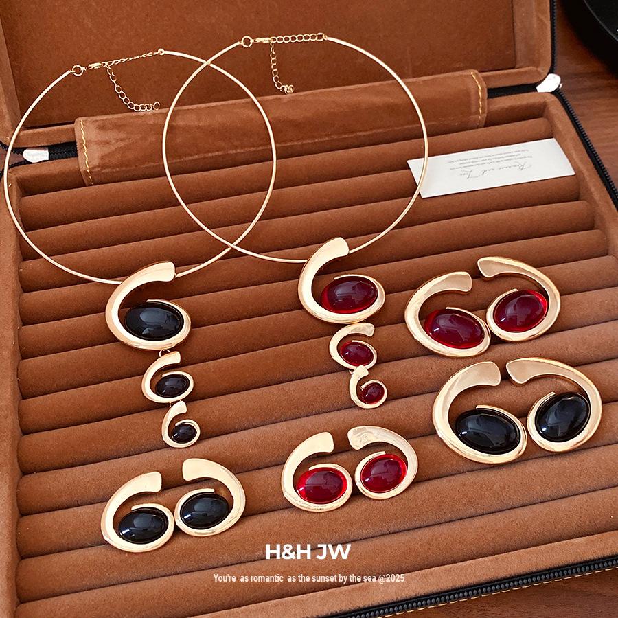 Irregular Metal Resin Oval Earrings European and American Exaggerated Niche Collarbone Chain Light Luxury High-end Jewelry Set
