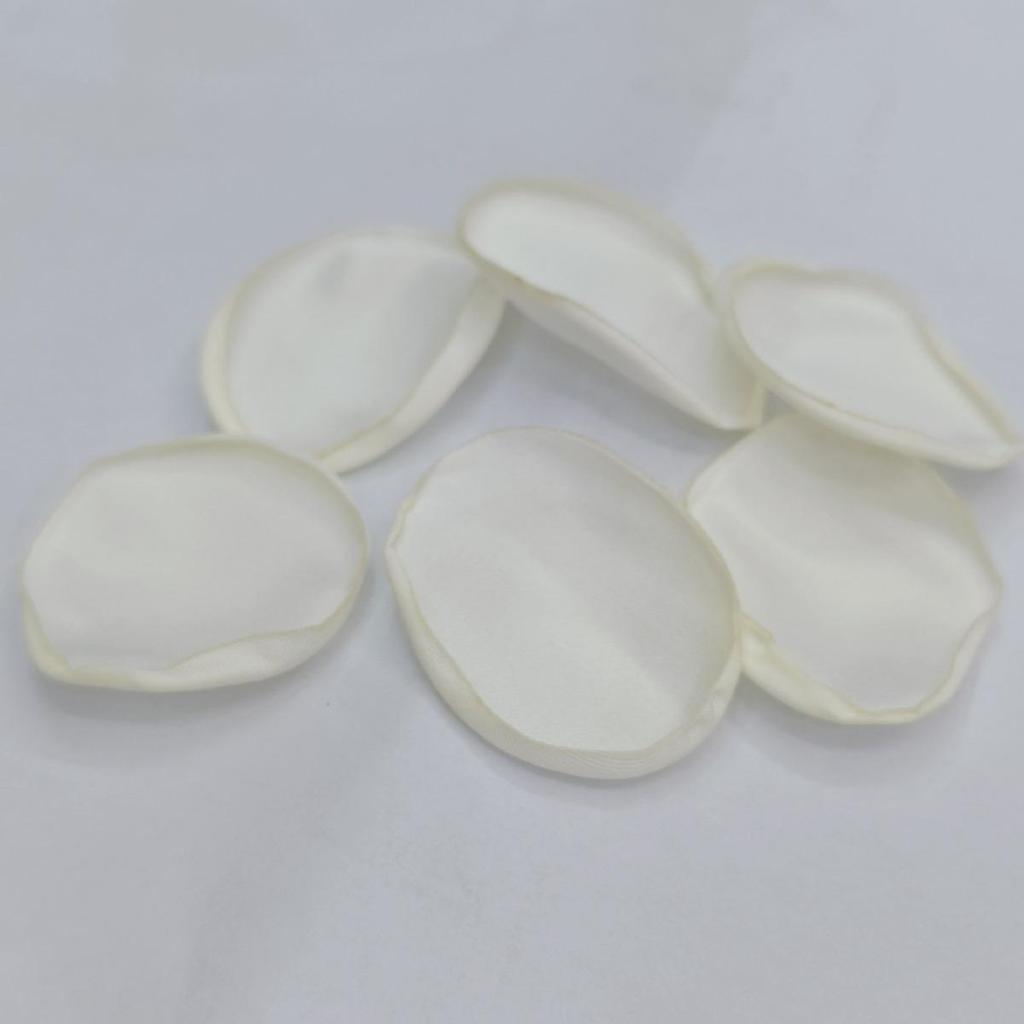 Dekoracje z tkaniny w kształcie płatków na ceremonię ślubną - Kwiatowe akcesoria z przypalanymi brzegami