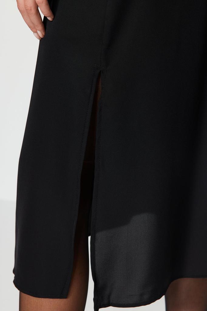 Kleid im Damenstil Schwarzes gewebtes Midikleid mit Schlitz