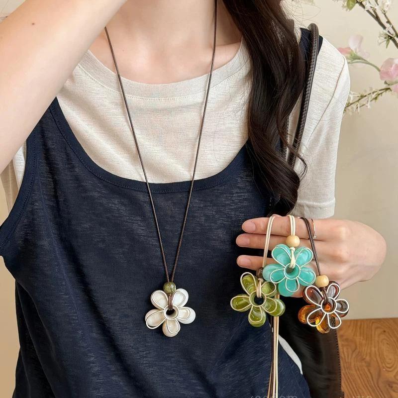 Trendy Resin Flower Pendant Long Rope Chain Necklace For Women Summer Travel Vacation Aesthetic Charm Jewelry Accessories