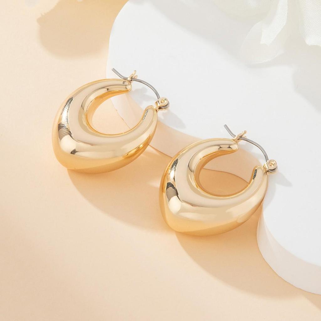 Glossy Gold-Plated Hollow Heart Earrings - Trendy and High-End Fashion Accessory