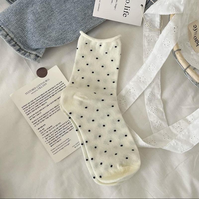The Gentle and Sweet Spring and Summer Cream-style Mid-calf Socks for Women in An Ins Style, The School Pile Socks