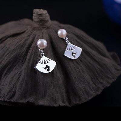 925 Silver Pearl Fan-shaped Retro Style Palace Simple Earrings