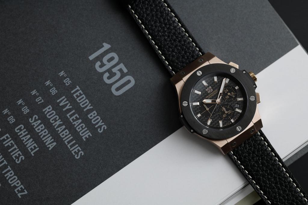 NEW model Hyakuichi wristwatch 100m waterproof chronograph date display pink gold carbon black leather belt [HYAKUICHI 101] No.8L