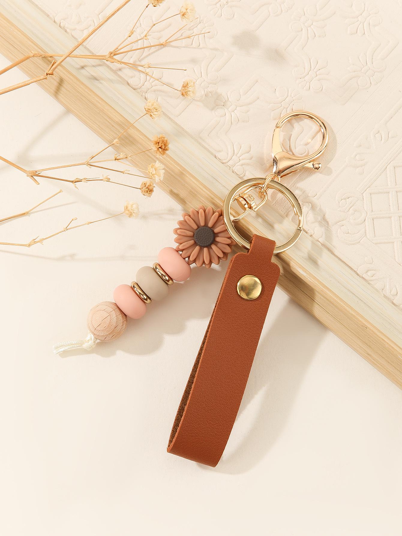 Daisy Beaded Keychain - Stylish Women s Bag Accessory