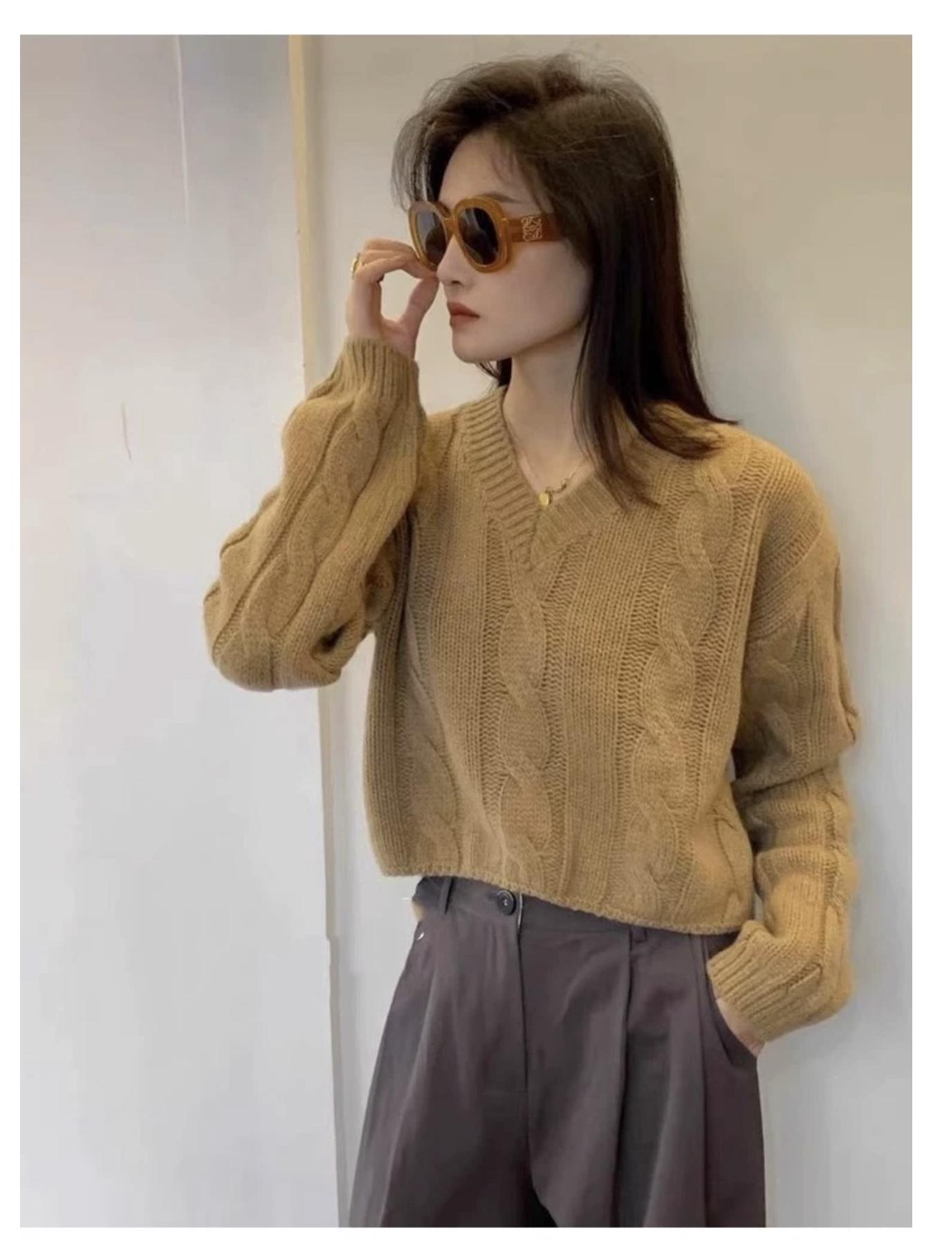 

Французский ретро свитер с V-образным вырезом и длинными рукавами, вязаный косами - Женский короткий свободный пуловер для начала осени Small хаки