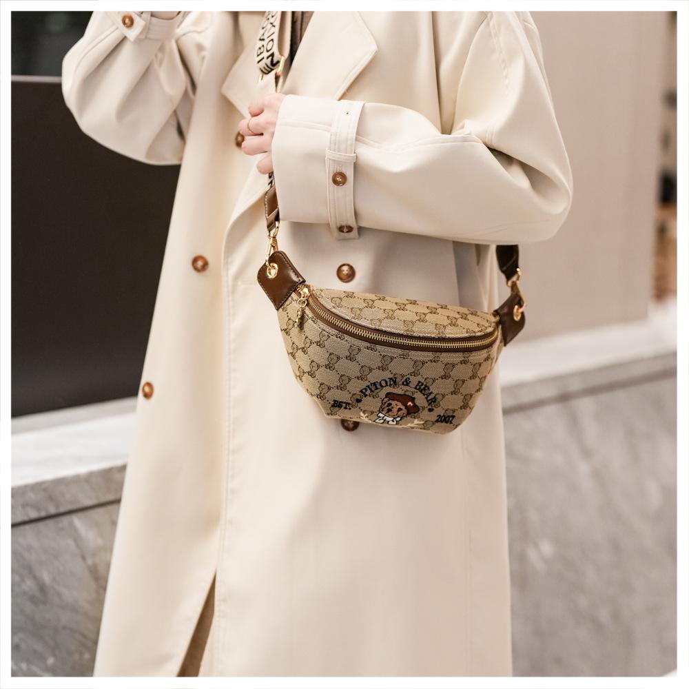 2025 Niche Versatile Little Bear Chest Bag - Simple Vertical Crossbody Sports Bag