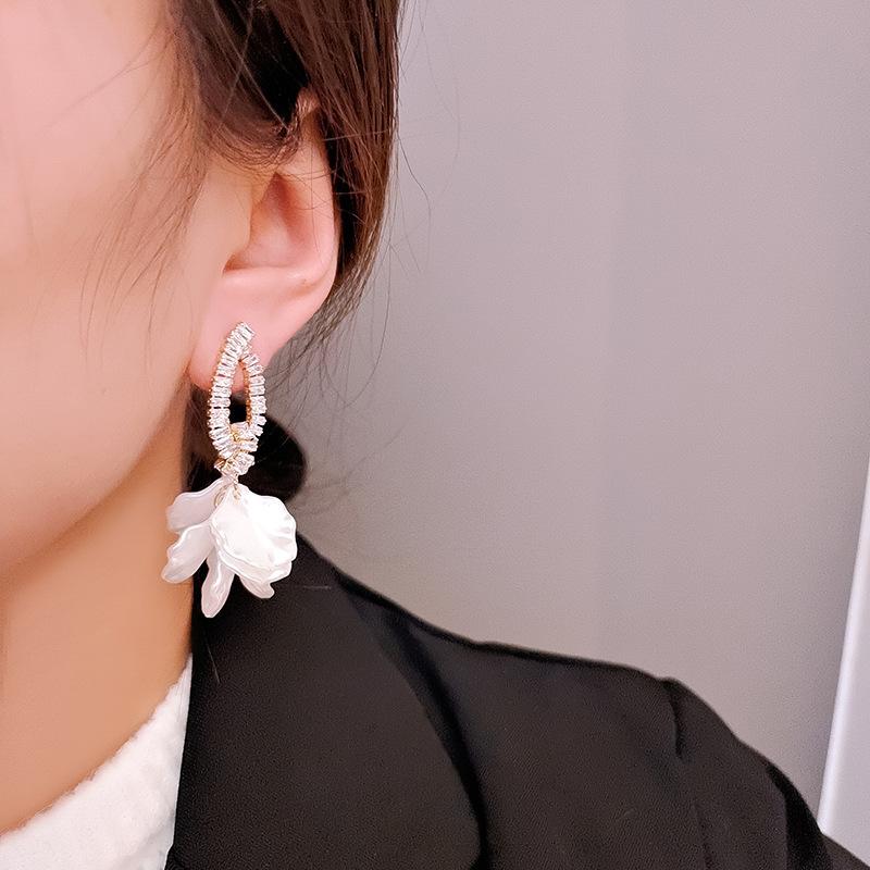 Korean Version Exaggerated Unique Personality High Sense Light Luxury Flower Large Earrings Women'S Fashion Foreign Style Versatile Earrings Earrings