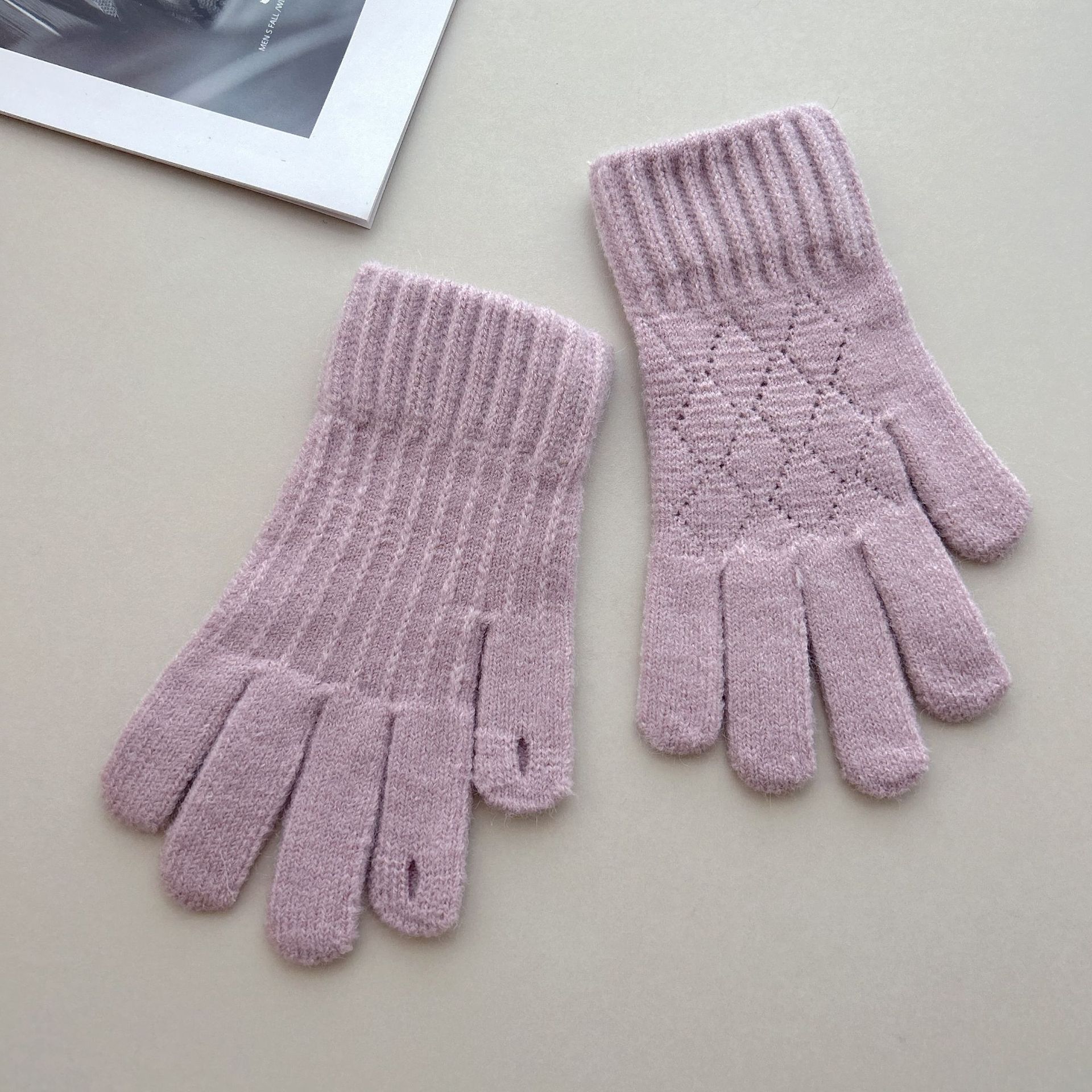 

Rhombus pattern knitted gloves 25 years autumn and winter cold protection thickened simple versatile trendy touch screen five-finger wool gloves one size fits all фиолетовый