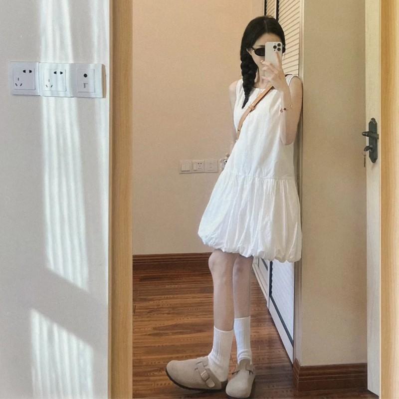 Small white sleeveless puffy short skirt women's summer new niche bud design vest dress