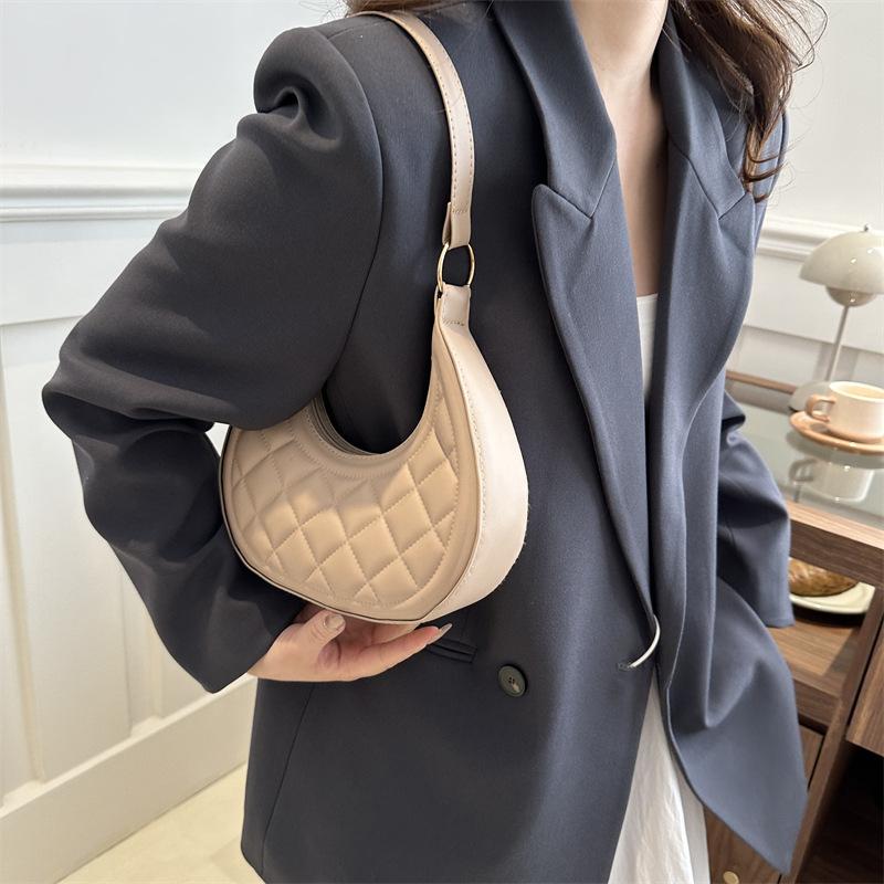 This year's popular fashion diamond shoulder bag women's 2024 autumn new versatile ins armpit bag Korean version of crescent women