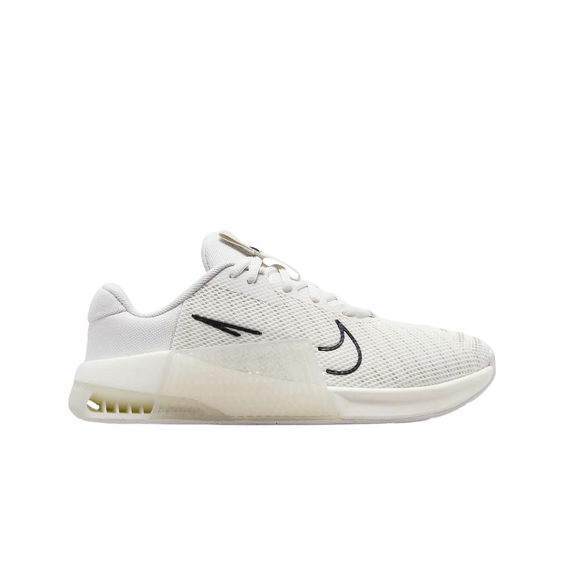 

(в) Nike Metcon 9 Amp Phantom Light Bone 270