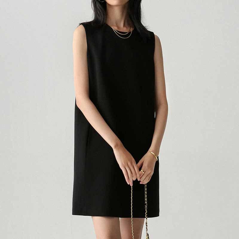 

Простое прямое платье без рукавов с удобной и модной фактурой L