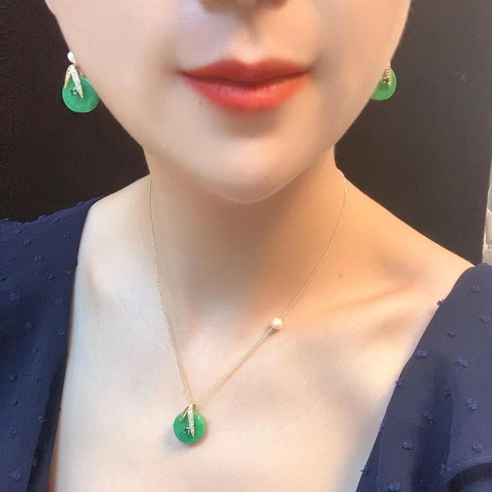 Jade Pulp Inlaid Pearl Jewelry Set, Women's Design Sense Necklace, Ear Hook Set