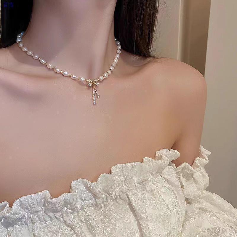 High-end pearl necklace Women's minimalist niche design Sweet and cool Spice girl style Fashion light luxury Versatile collarbone chain necklace