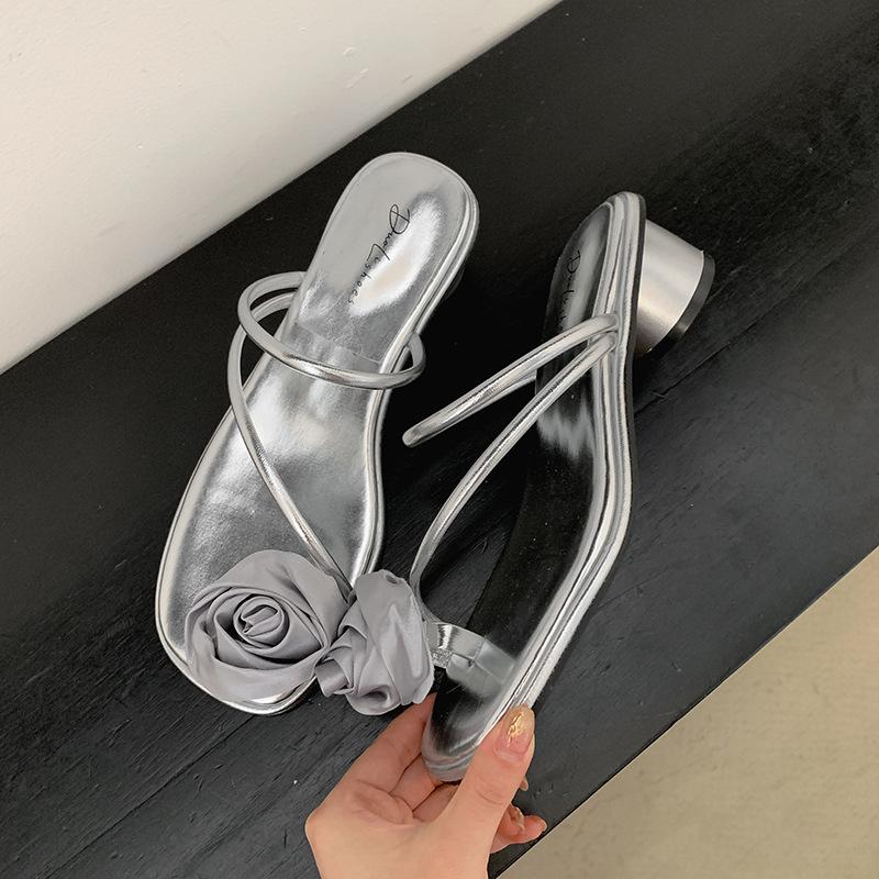 

White French thick heel toe slippers women s summer wear 2025 new with skirt versatile fairy shoes 40 серебряный