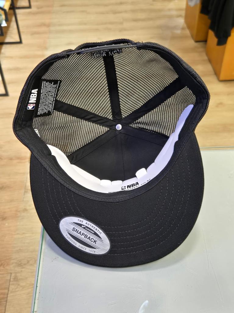 NBA Unisex NYK Metal Mesh Trucker Snapback N255AP612P (19)
