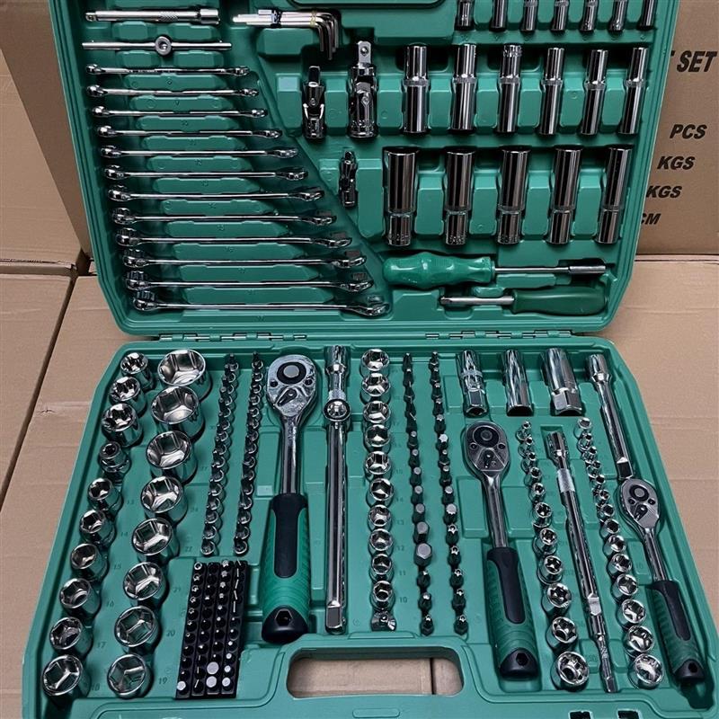 German 121-Piece Multi-Function Car Repair Socket & Ratchet Wrench Set