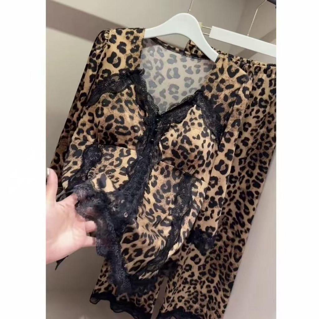 Damen Einteiliger Herbst/Winter Pyjama mit Brustpolster