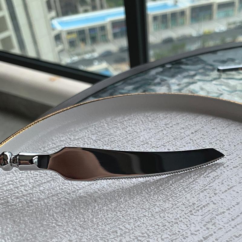 Elegant 304 Stainless Steel European Cutlery Set: Thickened Steak Knife, Fork, and Spoon for Hotel, Restaurant, or Home Use.